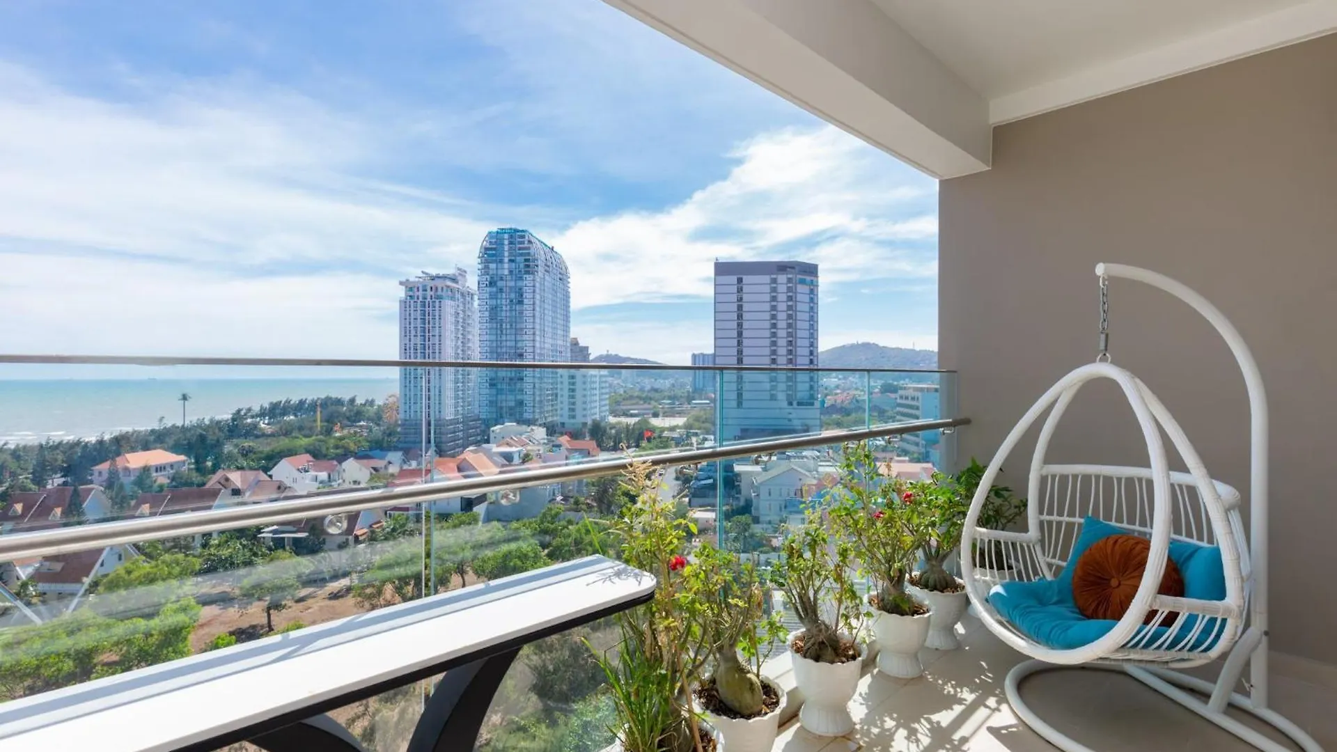 Lucky House - Second Home In The Song Vung Tau